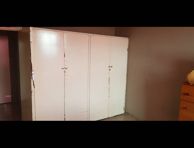 2 BEDROOM FLAT FOR SALE IN VEREENIGING CENTRAL